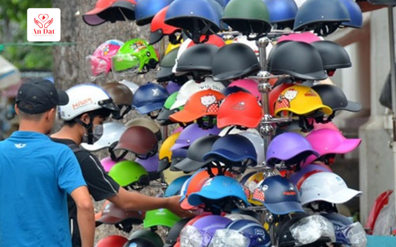 mũ bảo hiểm không đạt chuẩn