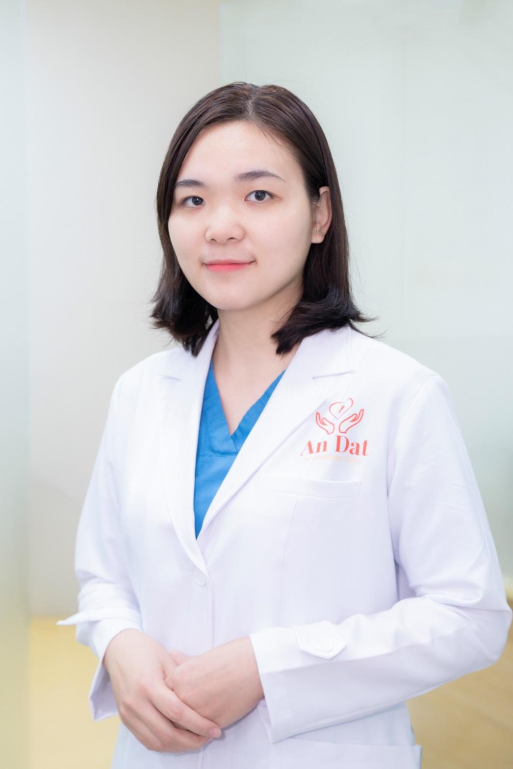 Cử nhân Phạm Thị Vui