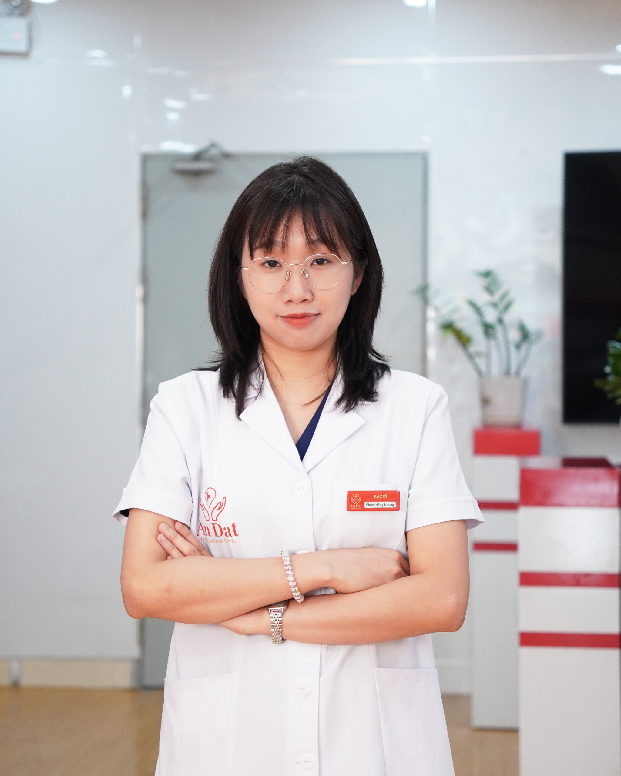 BS Phạm Hồng Nhung